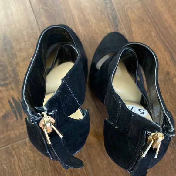 GUESS Black Suede Mary Jane stiletto 4.25” Heels 5.5 - Picture 7 of 7